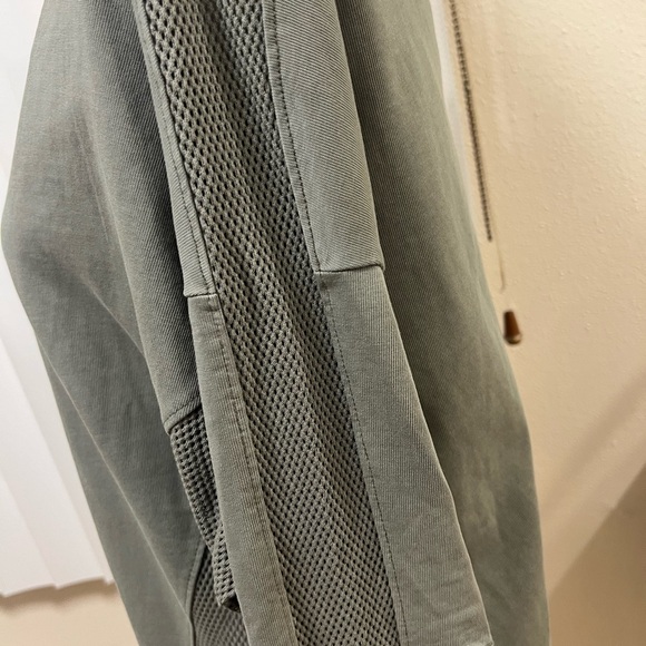 ATHLETA 100% ORGANIC COTTON. SIZE LARGE . NEW - Picture 9 of 16